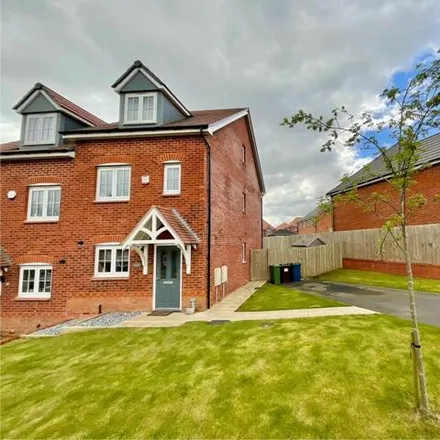 Buy this 3 bed duplex on Clarke Way in Stone, Gloucestershire