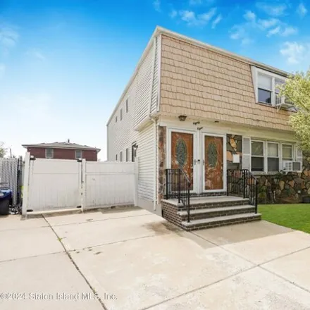 Buy this 6 bed house on 88 Rivington Avenue in New York, NY 10314