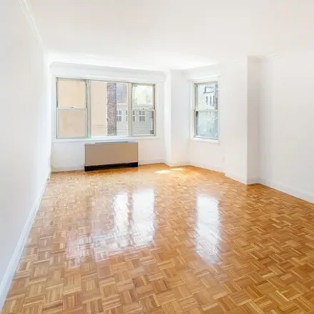 Image 2 - 1628 1st Avenue, New York, NY 10028, USA - Apartment for sale