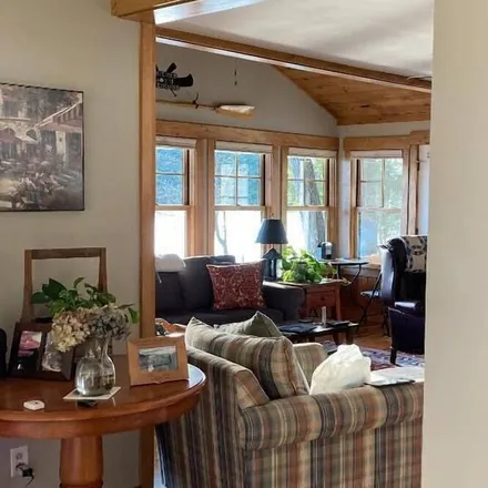 Rent this 3 bed house on Moultonborough