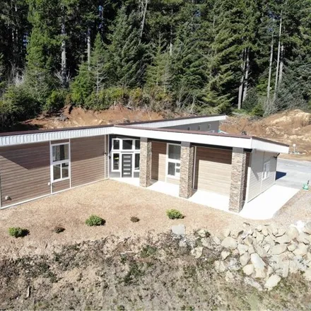 Buy this 3 bed house on 5519 Chittum Loop in Florence, OR 97439