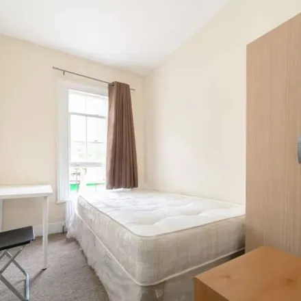 Image 3 - 98-100 Third Avenue, London, W10 4JN, United Kingdom - Apartment for rent