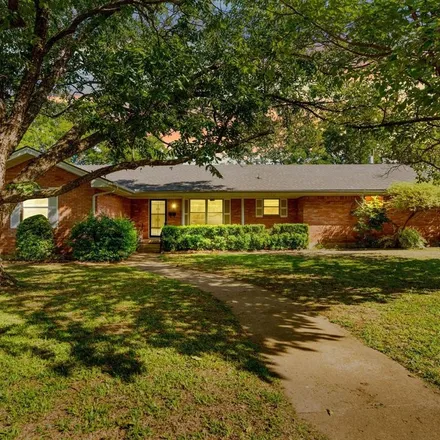 Buy this 2 bed house on 1221 Briarwood Drive in Cleburne, TX 76033