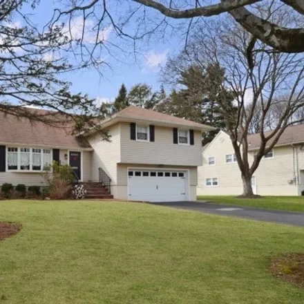 Rent this 4 bed house on 440 Otisco Drive in Westfield, NJ 07090