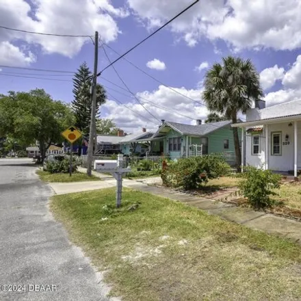 Image 3 - 220 Taylor Avenue, Daytona Beach, FL 32114, USA - House for sale