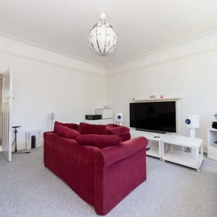 Rent this 3 bed apartment on Arden Road in London, N3 3AG