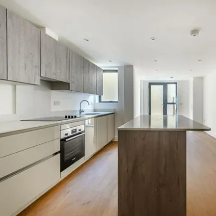 Image 3 - Station Parade, South Gardens, London, SW19 2NT, United Kingdom - Apartment for rent