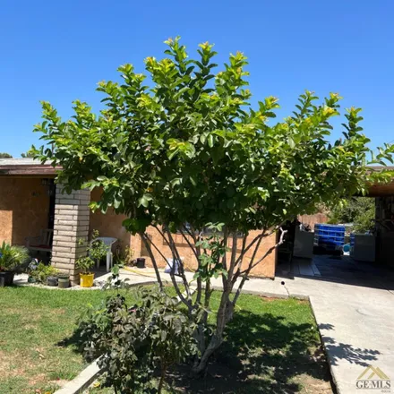Buy this 3 bed house on 1006 Padre Street in Kern County, CA 93307