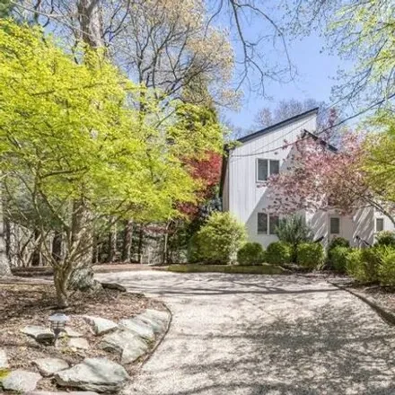 Rent this 4 bed house on 15 Fox Hunt Lane in Amagansett, East Hampton