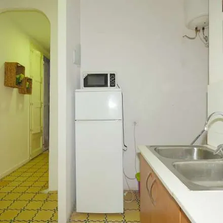 Image 4 - Carrer d'en Robador, 55, 08001 Barcelona, Spain - Apartment for rent