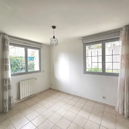 Rent this 3 bed apartment on 48 Rue Verguin in 38150 Roussillon, France