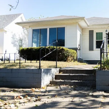 Buy this 2 bed house on 1303 Upper 11th Street in Vincennes, IN 47591