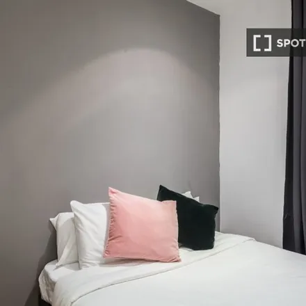 Rent this 5 bed room on Calle de Jesús y María in 25, 28012 Madrid