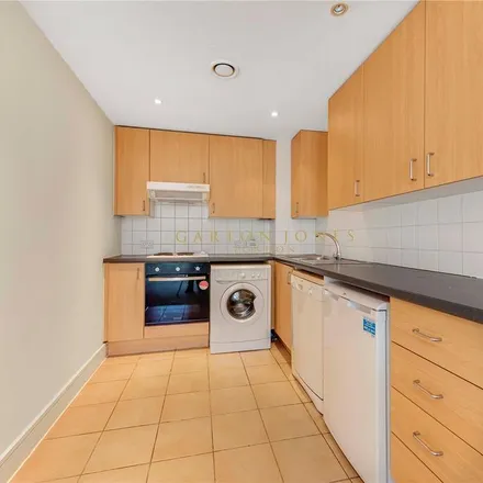 Image 5 - Warwick Building, 366 Queenstown Road, London, SW11 8PP, United Kingdom - Apartment for rent