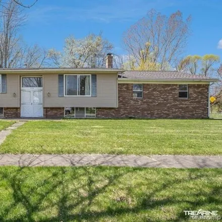 Buy this 3 bed house on 796 Thornhill Place in Flushing, MI 48433