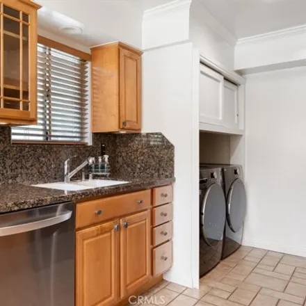 Image 4 - 4244 Whitsett Avenue, Los Angeles, CA 91604, USA - Townhouse for sale