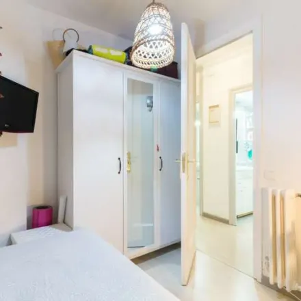 Image 3 - Carrer de Ballester, 77, 79, 08023 Barcelona, Spain - Apartment for rent