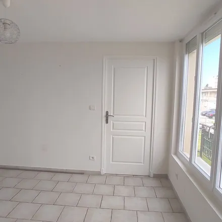 Rent this 3 bed apartment on Rue Monsigny in 62200 Boulogne-sur-Mer, France