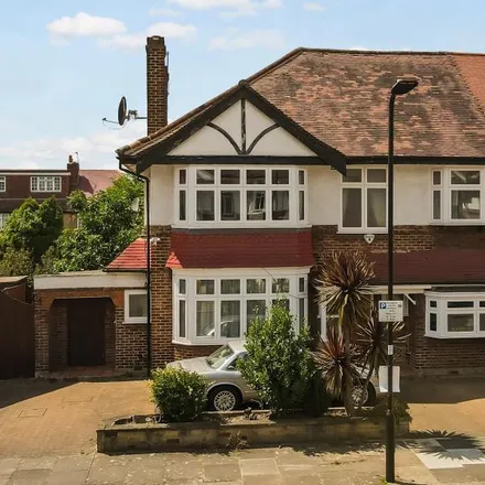 Rent this 4 bed duplex on 95 Delamere Road in London, W5 3JP