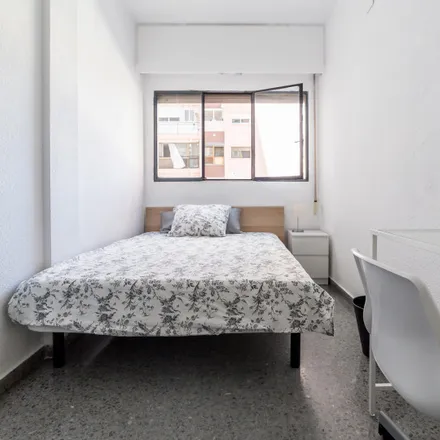 Rent this 4 bed room on Peix i Marisc in Carrer d'Álvaro de Bazán, 46010 Valencia