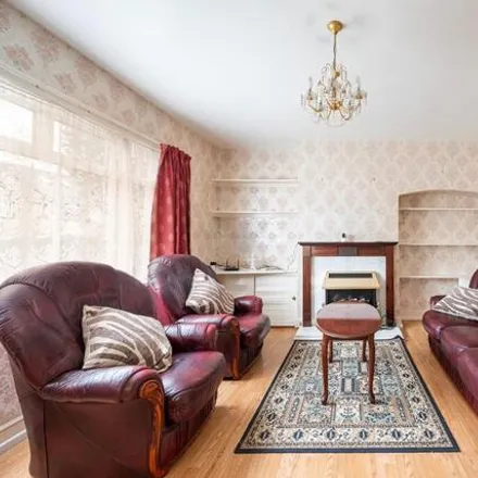 Image 2 - Clitterhouse Crescent, London, NW2 1DB, United Kingdom - House for sale