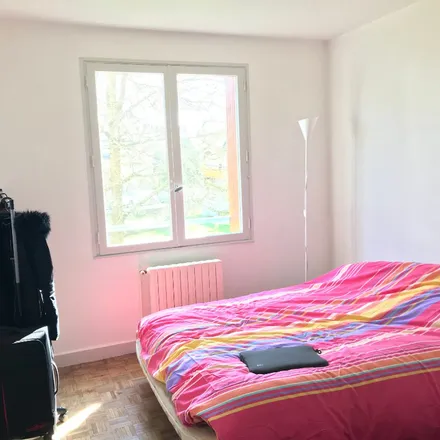 Rent this 3 bed apartment on 5 Rue de l'Horloge in 35000 Rennes, France
