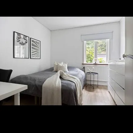 Rent this 5 bed apartment on Erik Dahlbergs väg 16 in 152 43 Södertälje, Sweden