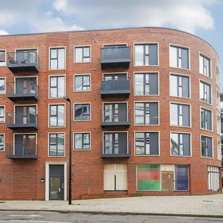 Buy this 2 bed apartment on Shopmobility in Lily's Walk, High Wycombe