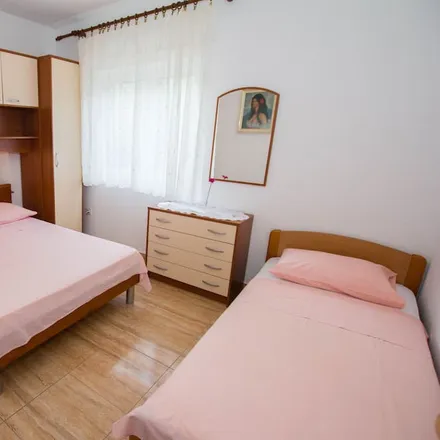 Image 3 - Općina Sućuraj, Split-Dalmatia County, Croatia - Apartment for rent