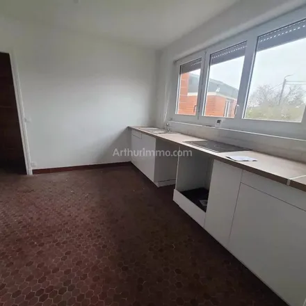 Rent this 4 bed apartment on 84 Rue de la Tortille in 80200 Péronne, France