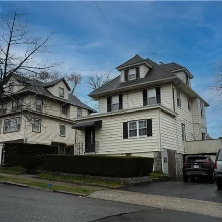 Image 1 - 133 Chauncey Avenue, Huguenot Park, City of New Rochelle, NY 10801, USA - House for rent