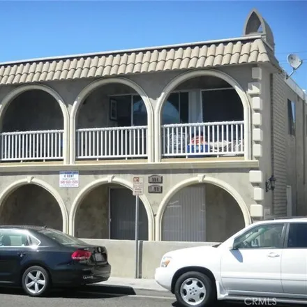 Rent this 4 bed condo on 902 in 904, 904A West Balboa Boulevard
