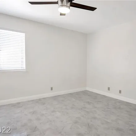 Image 9 - 5289 River Glen Drive, Spring Valley, NV 89103, USA - Apartment for rent