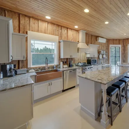 Rent this 4 bed house on Loon Lake in WA, 99148
