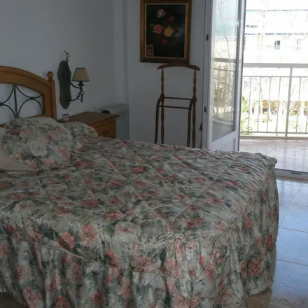 Rent this 3 bed apartment on Rompeolas 2 in Carrer Escullera, 4