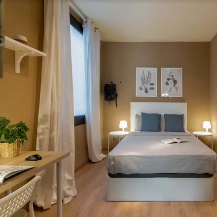 Rent this 5 bed room on Can Pizza in Ronda de la Universitat, 20