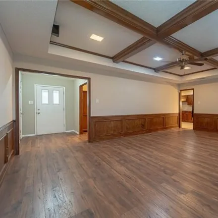 Image 3 - 2208 Ridgewood, Bedford, TX 76021, USA - House for sale