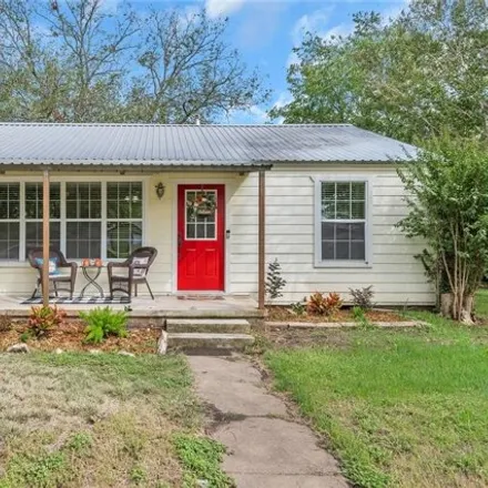 Buy this 2 bed house on 579 North Pierce Street in Burnet, TX 78611
