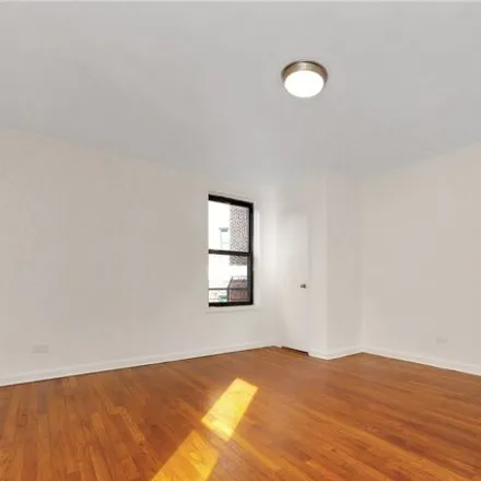 Image 8 - South View Apartments, 90-11 35th Avenue, New York, NY 11372, USA - Apartment for sale