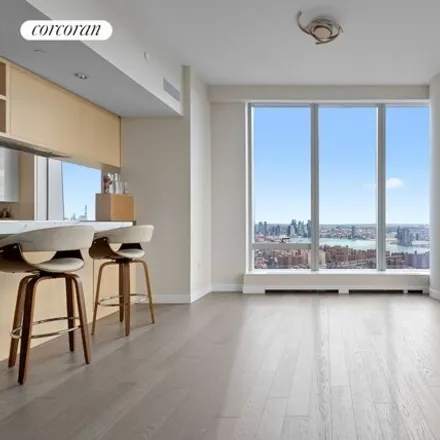 Image 4 - One Manhattan Square, 225 Cherry Street, New York, NY 10002, USA - Condo for sale