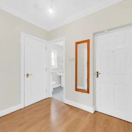 Image 4 - Sacred Heart Convent, Cedars Close, London, SE13 5DP, United Kingdom - Apartment for sale