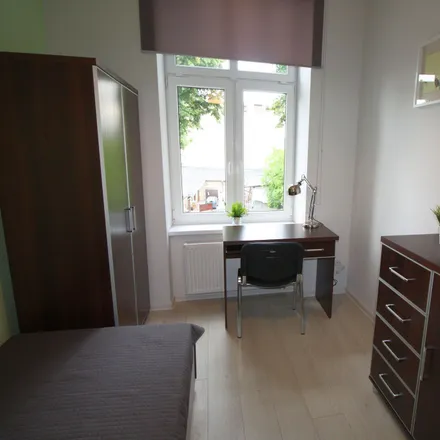 Rent this 8 bed room on Jana Kilińskiego 114 in 90-013 Łódź, Poland