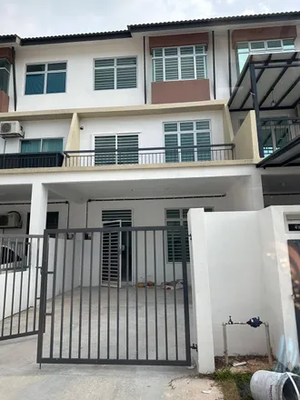 Rent this 4 bed apartment on unnamed road in Kundang, Selayang Municipal Council