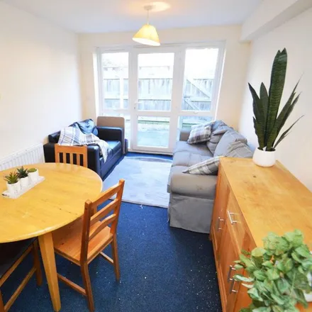 Rent this 6 bed apartment on 28 The Hallgarth in Durham, DH1 3BJ