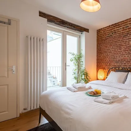 Rent this 3 bed apartment on Royal Museums of Fine Arts of Belgium in Rue de la Régence - Regentschapsstraat, 1000 Brussels