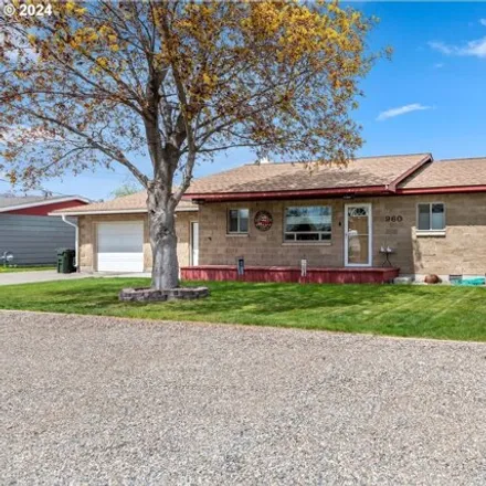 Buy this 4 bed house on 950 E Street in Baker City, OR 97814