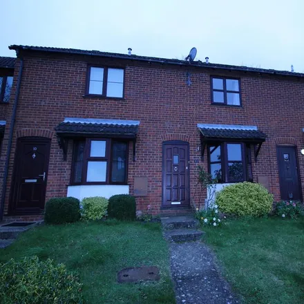 Rent this 2 bed townhouse on Hollow Rise in High Wycombe, HP13 5NU