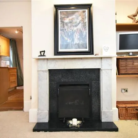 Image 6 - The Bear, The Parade, Marlborough, SN8 1DS, United Kingdom - Townhouse for sale