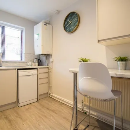Rent this 1 bed apartment on Brudenell Primary School in Welton Place, Leeds