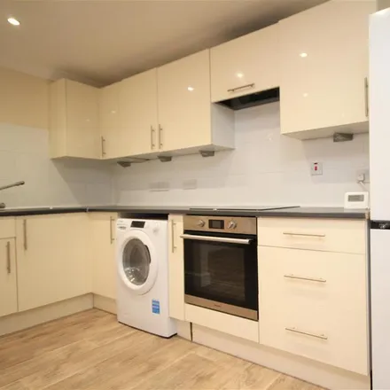 Image 2 - Eastgate House, High Street, Guildford, GU1 3BY, United Kingdom - Apartment for rent